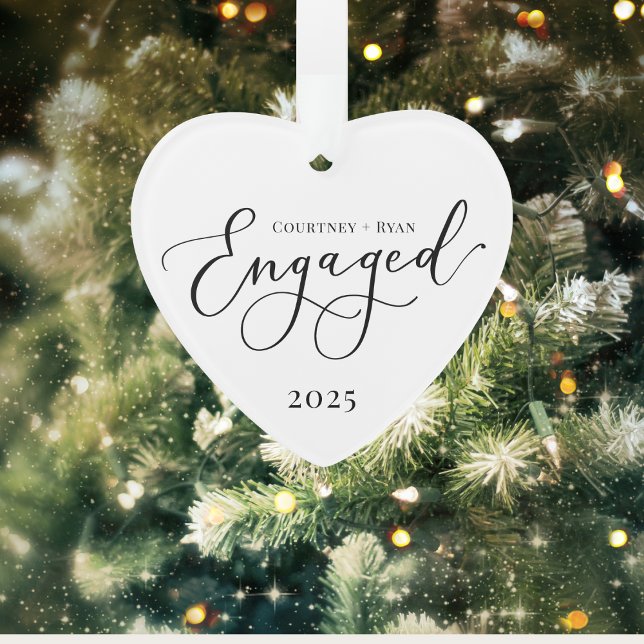 Enfeites de natal Personalizado Envolvido Elegante (Engaged Christmas Ornament | Personalized Heart Keepsake for Couples | Elegant Holiday Gift)