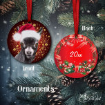 Enfeites de natal Sassy Pygmy Goat Santa Hat<br><div class="desc">A mão pintou o retrato desta cabra Pigmeus fofa e sassosa em seu Chapéu Santa - em um fundo vermelho profundo com flocos de neve de ouro cintilante. Enfeites de natal de Capa para a doação de presente de Férias, enfeites de árvore de Natal ou enfeites de janela- personalize a...</div>