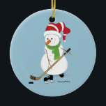 Enfeites de natal Snowman de Hockey<br><div class="desc">Snowman jogando Enfeites de natal de hóquei.</div>