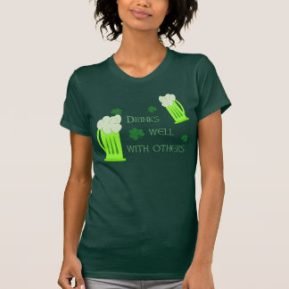Engraçado Dia de São Patrício Bebe Bem Camisa