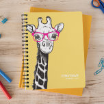 Engraçado Geek Girafa Nome 2024 Planejador<br><div class="desc">Personalizado planejador engraçado 2024 com um fundo amarelo brilhante que pode ser mudado para qualquer cor,  uma girafa de geek esquisita com óculos cor-de-rosa,  seu nome e o ano.</div>