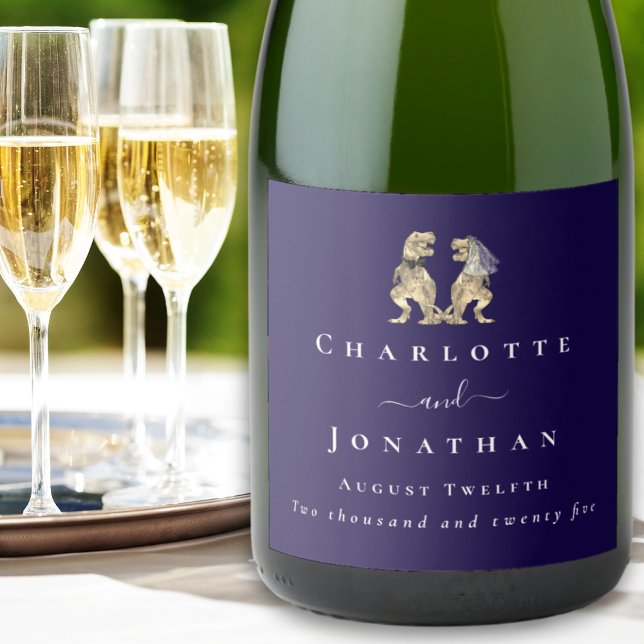 Engraçado Marinho de Casamento Dinossauro Azul e B (Dinosaur wedding funny T-Rex bride & groom elegant Modern script custom navy blue & white wine label)