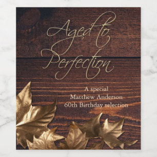 Envelhecido à etiqueta de madeira escura do vinho