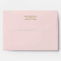 Envelope rosa pálido sólido com endereço de retorn