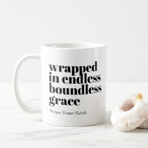 envolvido na caneca de café ilimitada infinita da