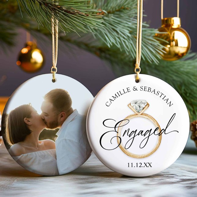 Envolvido! Ornamento de Fotos de Natal (Elegant Engagement Photo Christmas Ornament)