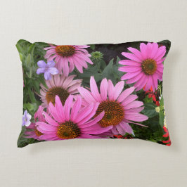 Equinácea flores de cone roxas acentuam almofada