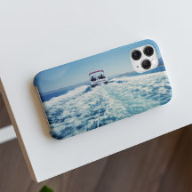 Escadas Por Água Atrás Do Barco De Velocidade