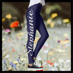 ESCOLHA SUAS Leggings Yoga personalizadas COR com<br><div class="desc">ESCOLHA SUAS leggings personalizadas de yoga. Impresso de borda a borda, com o seu nome em um grande guião branco para cima de uma perna! A amostra é azul-meia-noite, mas você pode facilmente personalizar para a cor de sua escolha. Também é fácil alterar ou excluir texto de exemplo. Todos os...</div>