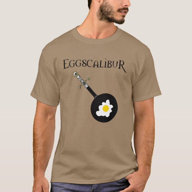 Espada da frigideira de Eggscalibur com camisa dos (Frente)
