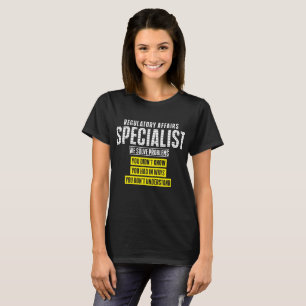 Especialista regulador dos casos do t-shirt