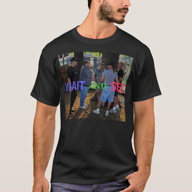 ESPERE E VEJA o T-SHIRT da banda (Frente)