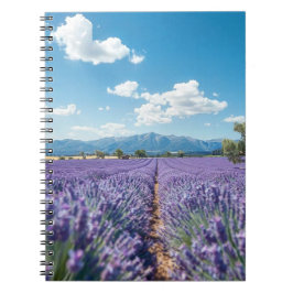 Espiral Caderno Com Uma Paisagem Exterior Com Montanhas
