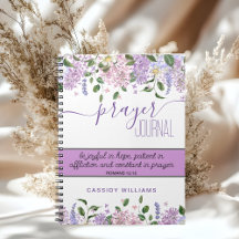 Caderno de orações com flores de lavanda