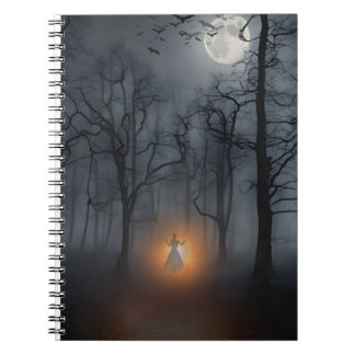 Espiral Caderno Floresta Nebulosa ao Luar & Figura Misteri