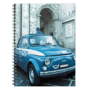 Espiral Carro de polícia de Fiat 500 no caderno de Italia