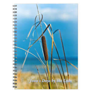 Espiral Cattail pelo caderno do costume da costa do lago