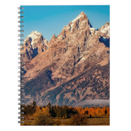 Espiral Imagem da montanha rochosa no caderno