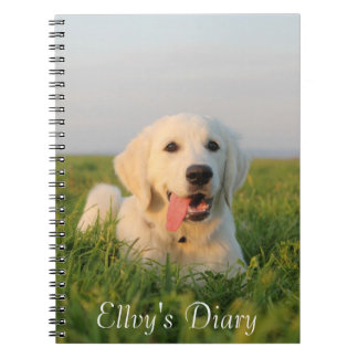 Espiral Seu filhote de cachorro bonito em um caderno