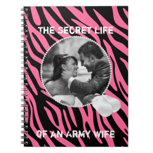 Espiral Zebra e caderno cor-de-rosa do quadro do dog tags