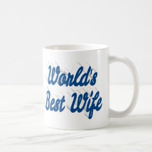 Esposa com caneca de café com metade do texto azul