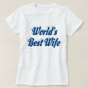 Esposa com T-Shirt com texto azul