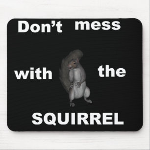 Esquilo irritado Mousepad