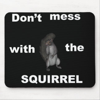 Esquilo irritado Mousepad