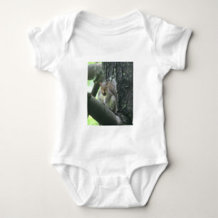 Esquilo na camisa infantil animal da árvore