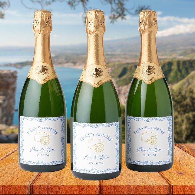 Esse é o casamento Amore Lemon Blue Azulejos Amalf (These custom lemon champagne labels bring a luxurious Mediterranean feel to your Italian destination)