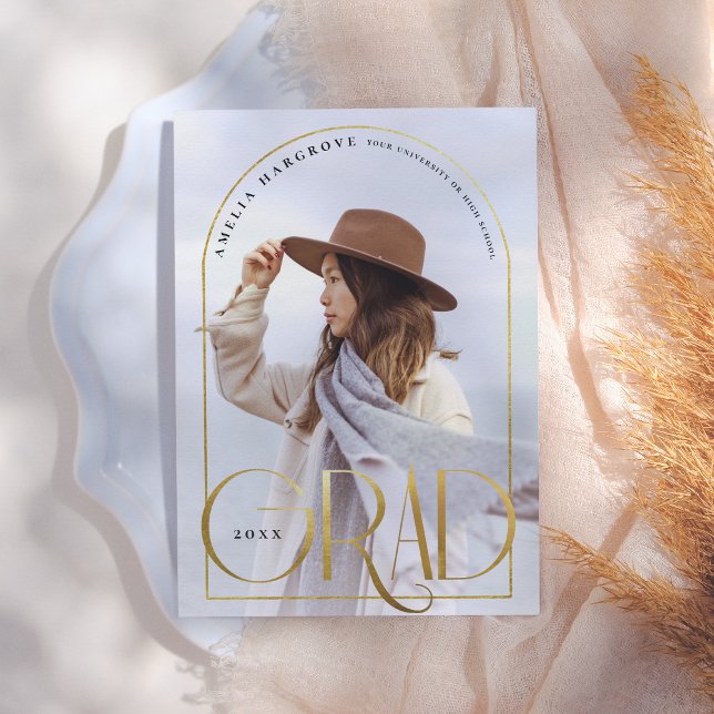 Essência | Anúncio de Graduação de Foto em Arch (Criador carregado)