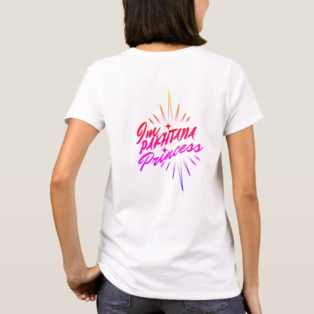 Esta camiseta básica feminina. afegã (Verso)