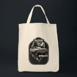 Estampa Carro - Classic Car Opala 71 - Bolsa Tote<br><div class="desc">Print with the Classic Car Opala 71 artwork, a tribute to the classic Brazilian car Opala, model 1971. The print depicts the vehicle in a dark and stylized setting, with a vintage touch and black and white details that highlight the retro design. Ideal for classic car lovers, collectors and enthusiasts...</div>