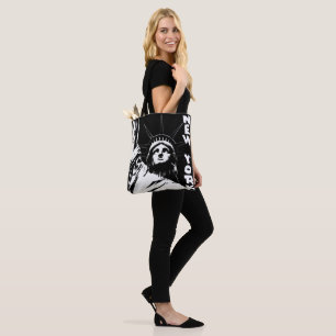 Estátua do Tote Bag da Liberdade, de Nova Iorque