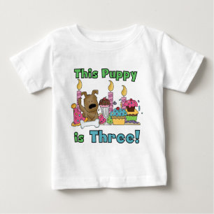 Este Puppy tem três Camisetas e presentes