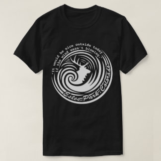 Estes vento, camisa escura