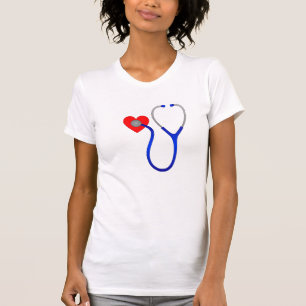 Estetoscópio e camisa do coração T