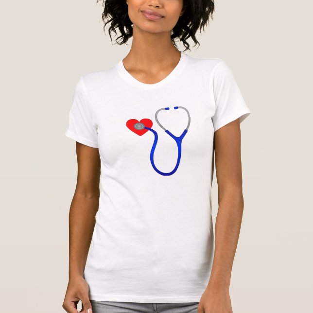 Estetoscópio e camisa do coração T (Frente)
