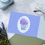 Estilo de Vintage Hydrangea Cartão de Aniversário<br><div class="desc">Esta Cartão de Aniversário de Hydrangea Bonito apresenta um bonito florescimento de hydrangea num jarro de vidro de depressão vintage. O dentro de verso de fonte grande facilita a leitura.</div>