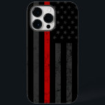 Estilo Escuro e Espelhado | Dispensa de incêndio n<br><div class="desc">Um gabinete iPhone OtterBox com uma bandeira de bombeiro ao estilo escuro e angustiado, com uma linha vermelha vibrante que atravessa o seu centro. Ao fundo está uma bandeira americana escura e desbotada que é sutil o suficiente para voar sob o radar, mas viva o suficiente para ser uma demonstração...</div>