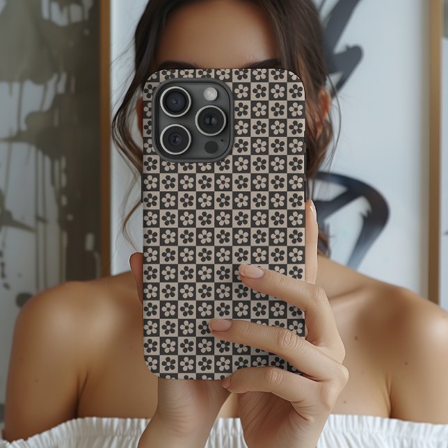 Estojo Resistente com Xadrez Floral Presente para  (Personalized Floral Checkered Tough Case – Cute Gift for Women, Girls, Grandma, Aunts & Best Friends)
