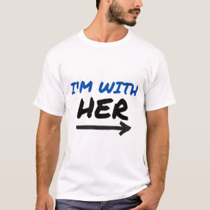Estou Com Ela - Par de Camisas com Seta para Esque
