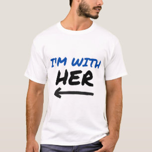 Estou Com Ela - Par de Camisetas Seta para a Direi