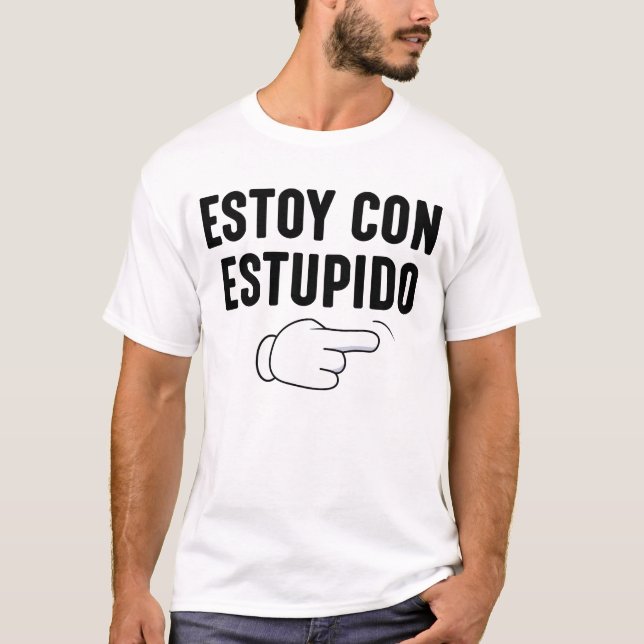 Estou Com Estúpido Camiseta engraçado espanhol (Frente)