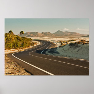 Estrada de enrolamento no poster do deserto