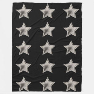 Estrelas de prata no cobertor de velo preto