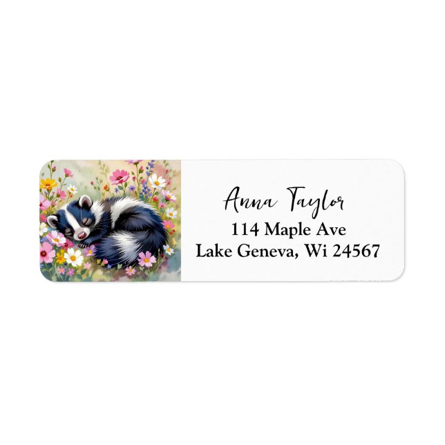 Etiqueta An Adorable Skunk Napping in Flowers   (Frente)