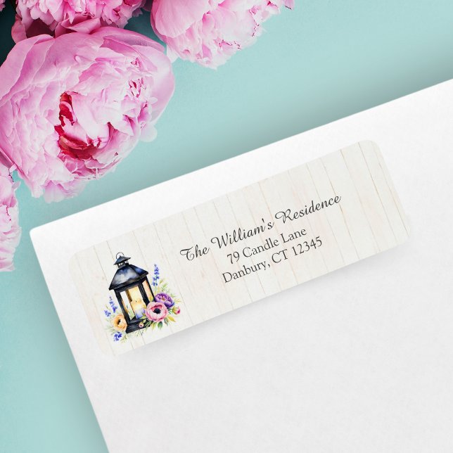 Etiqueta Aquarela de uma Lanterna Rústica com Peônias  (A watercolor ai artwork rustic peonies with lantern as a lovely return address label. )