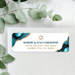 Etiqueta Bar Mitzvah Modern Turquoise Agate Endereço de Dev<br><div class="desc">Tenha orgulho, alegria e comemore este marco do seu Bar favorito Mitzvah sempre que você usar esta etiqueta de endereço de retorno personalizada, legal, única e moderna! Típica de ouro preto e preto e azul-lacre falso e uma estrela dourada falsa de David sobrepõem um fundo branco simples e limpo com...</div>