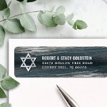 Etiqueta Bar Mitzvah Silver Foil Dark Cinza Endereço de dev<br><div class="desc">Tenha orgulho, alegria e comemore este marco do seu Bar favorito Mitzvah sempre que você usar esta etiqueta de endereço de retorno personalizada, legal, única e moderna! Traços de pincel de folha prateada metálicos e Estrela de David, juntamente com tipografia branca e ousada, sobrepõem um rico e escuro fundo de...</div>